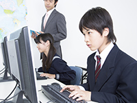 パソコンが優秀な講師になる。ICT教材を利用した最先端の学習システム。