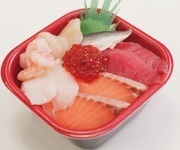 低価格が基本の海鮮丼。新規出店時に1日500杯以上売れた実績もあります。