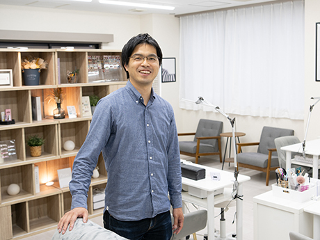 技術も人柄も素晴らしいネイリストに恵まれ、リピーター8割!副業でも安定経営を実現