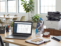 チラシや封筒などの営業ツールは無料で提供。エージェント同士の情報共有も可能です。