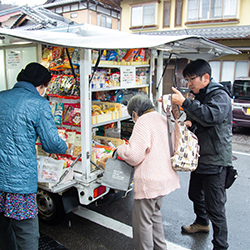 移動販売スーパーの未来は