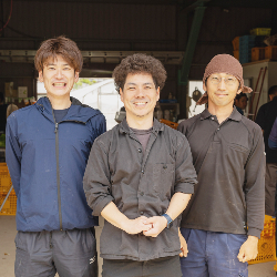 就職が決まったと目を輝かせる利用者たち。