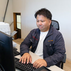 現在は月平均7~8件の仕事を受注。