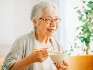 地域の高齢者の「食」を支えるシニア向け配食サービス