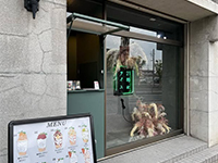 Instagramでも人気の「21時にアイス」の店舗。
