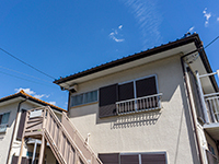 築年数の古いアパートを再生していきます。