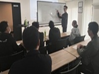 年1回、定期全体研修も行っています。