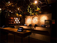 ブランドの世界観を再現した内装も本部主導。設計から施工までプロがトータル支援。