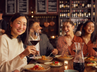 地域密着型の飲食店集客ノウハウで、リピーターとなりやすい近隣顧客を獲得します