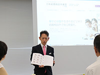 対面セミナーでは先輩の開業秘話や実際のシステム操作を見ることができます!