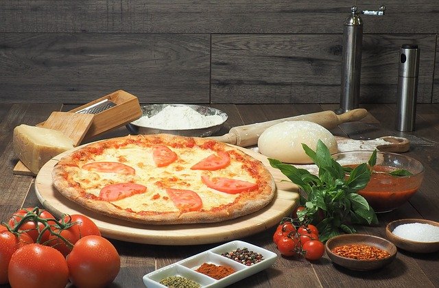 飲食店が潰れる割合は?データが示す飲食業の厳しさと、生き残る方法