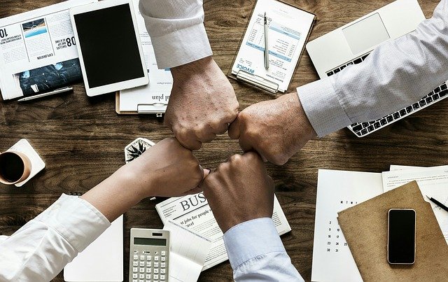 起業するには？4人の事例から手順や失敗しないポイントを学ぶ 