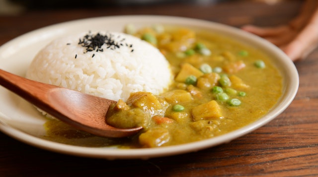 カレー店を開業するならフランチャイズに加盟するべき？メリットとデメリットまとめ
