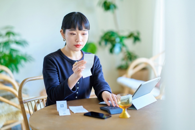 副業をしている会社員の年末調整方法！対象の判断基準と確定申告の仕方を解説